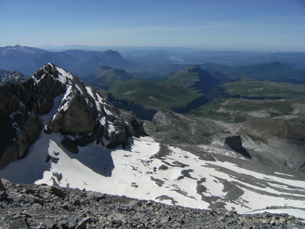 A la izquierda el Soum de Ramond o Pico de Añisclo y a la derecha el Cañón de Añisclo